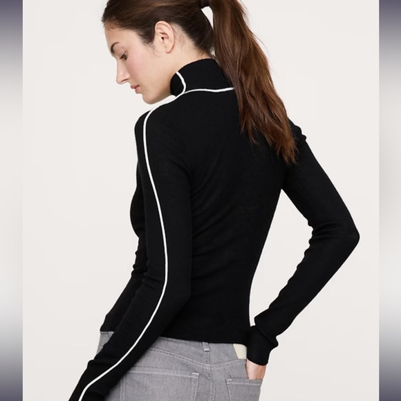 New - Banana Republic Black Turtleneck 💯% cashmere Sweater - Picture 2 of 3